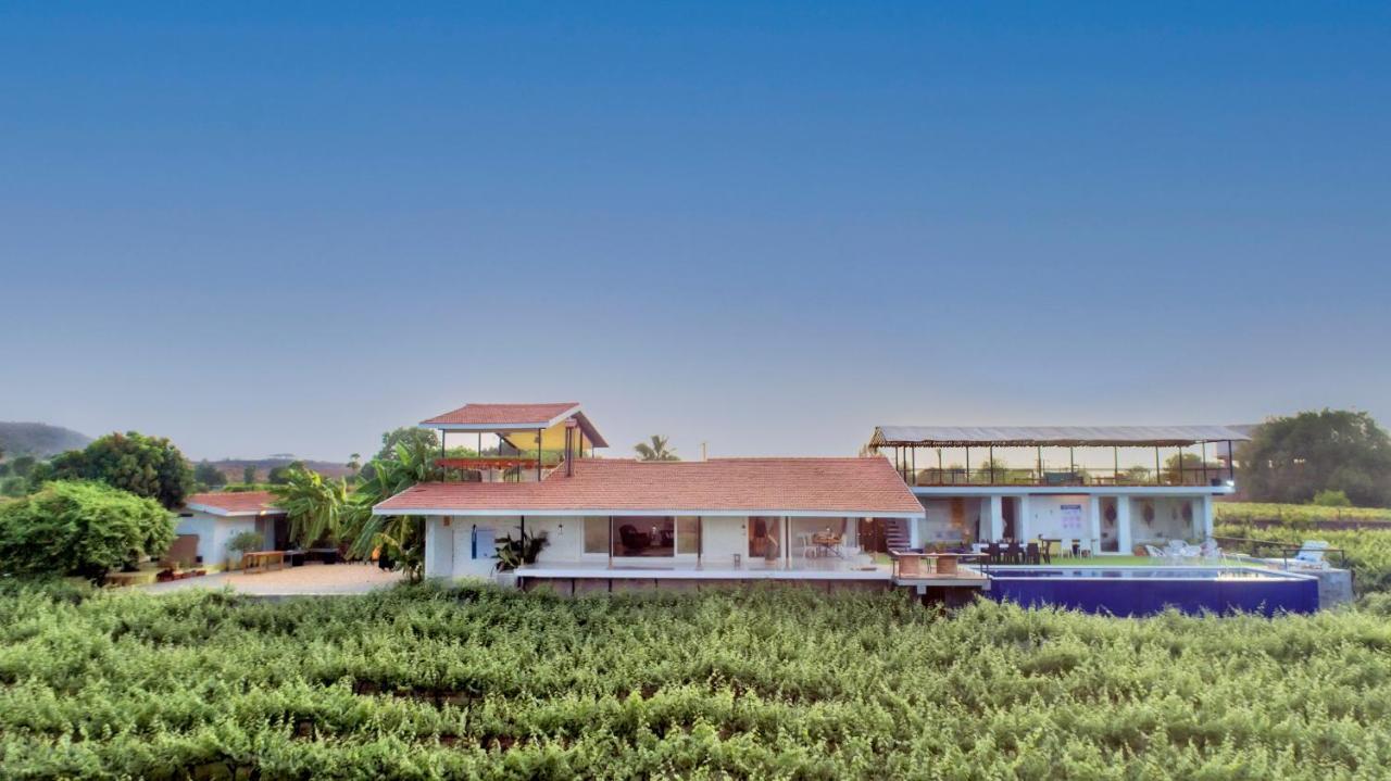 Saffronstays Onellaa, Nashik - Infinity Pool Villa Surrounded By A Vineyard Exterior foto