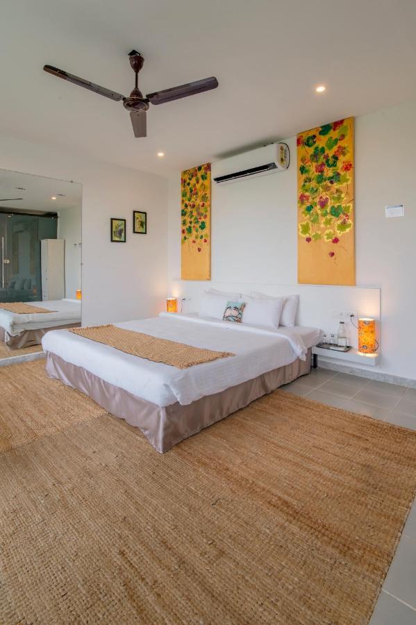 Saffronstays Onellaa, Nashik - Infinity Pool Villa Surrounded By A Vineyard Exterior foto
