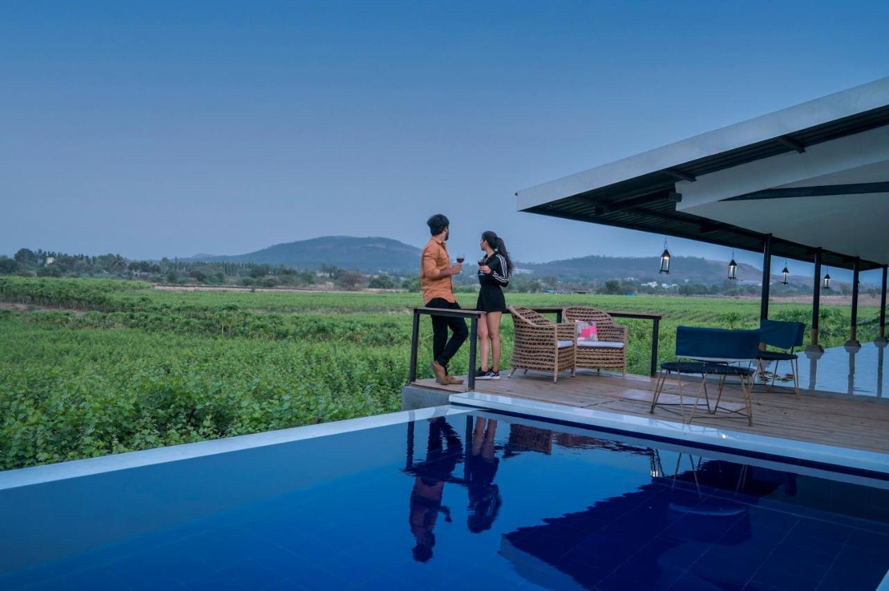 Saffronstays Onellaa, Nashik - Infinity Pool Villa Surrounded By A Vineyard Exterior foto