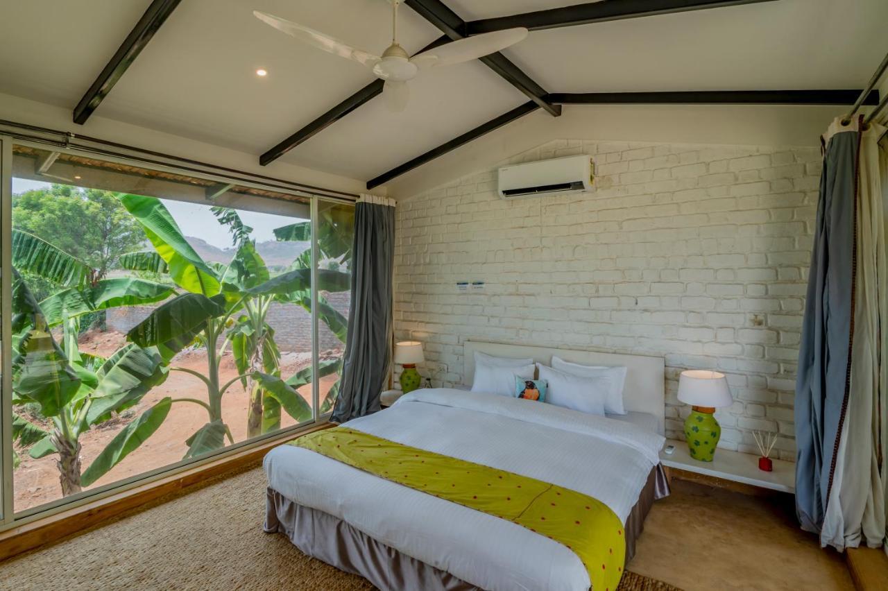Saffronstays Onellaa, Nashik - Infinity Pool Villa Surrounded By A Vineyard Exterior foto